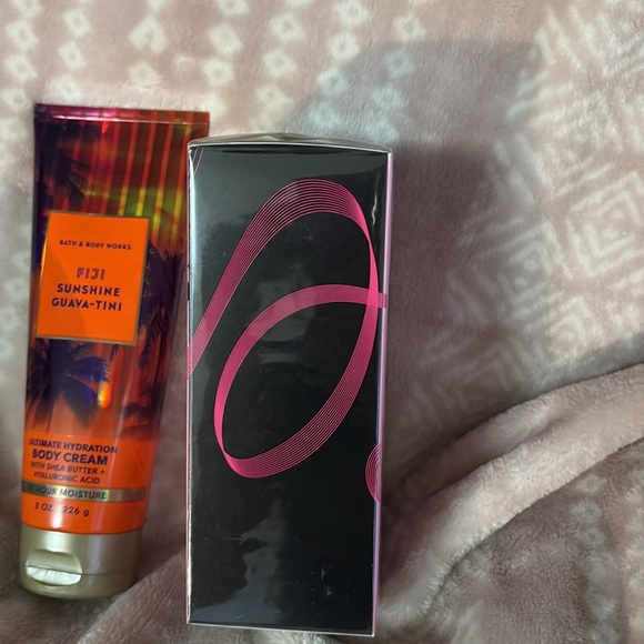 (New)Guess girl and Bath & Body Works Fiji Sunshine Guava-Tini Body Cream - Picture 5 of 7